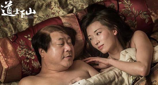 添裤裆床戏