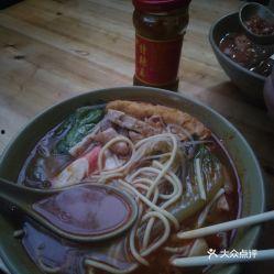 油面图片,色泽诱人，口感丰富的传统佳肴
