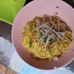 油面图片,色泽诱人，口感丰富的传统佳肴