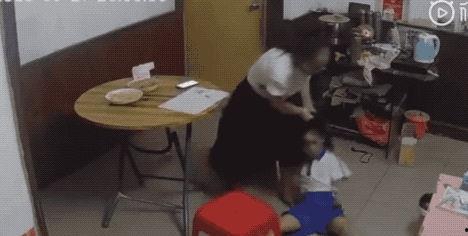 挠小学女孩脚心视频,挠小学女孩脚心视频引发热议