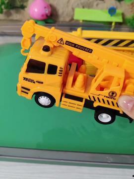 玩具吊车视频,趣味互动，探索工程奥秘