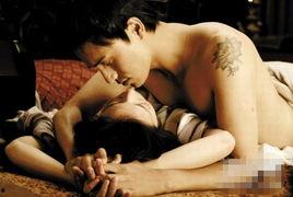 吻戏床戏曝光.,吻戏床戏引发热议