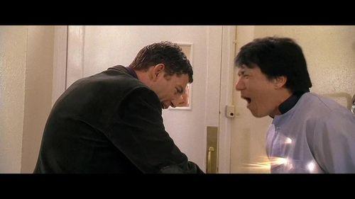 成龙吻床戏,激情演绎背后的争议与反思