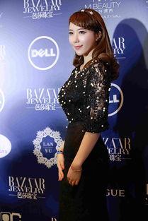 侯伊荻床戏,激情演绎，情感交织的浪漫瞬间