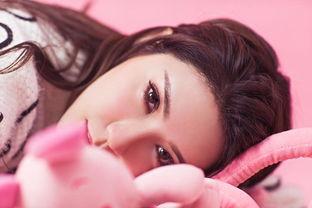 侯伊荻床戏,激情演绎，情感交织的浪漫瞬间