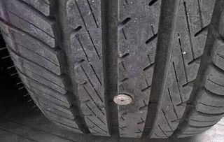 轮胎扎钉子图片,惊险瞬间与应急处理指南